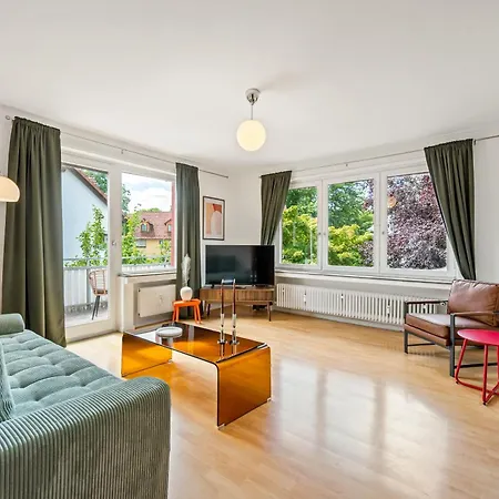 Lahnufer Zentral, Balkon, Parkplatz