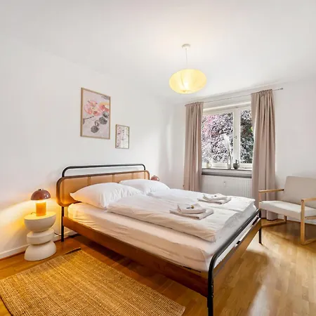 Lahnufer Zentral, Balkon, Parkplatz